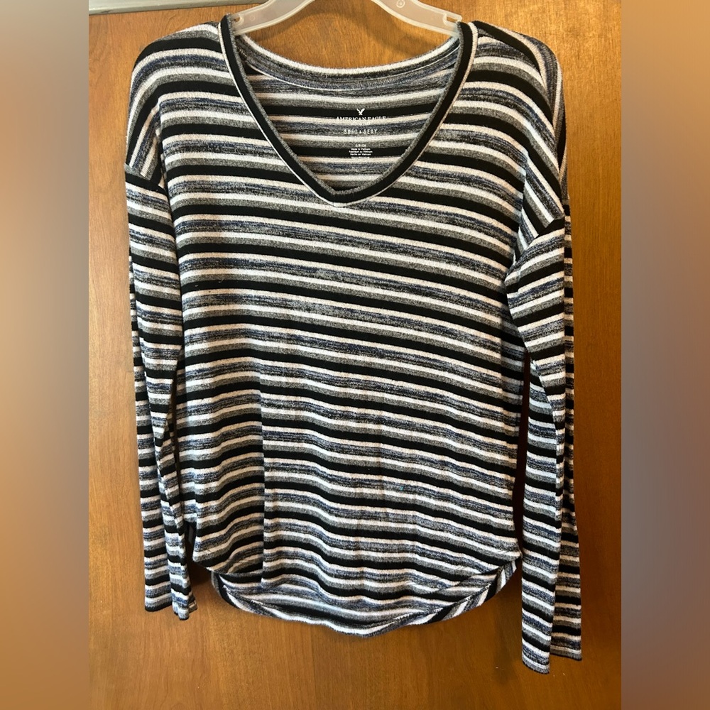 American Eagle casual long sleeve top. Size small.